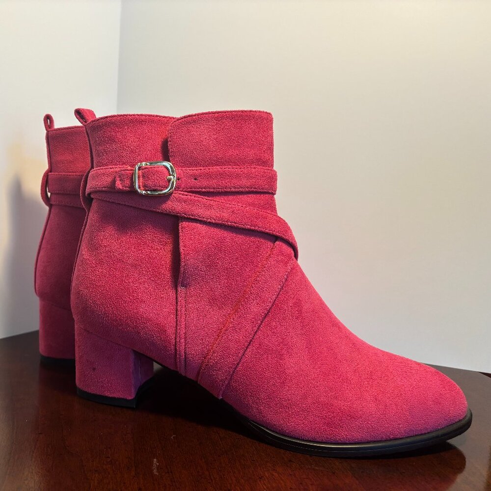 Women's pink ankle boots Size 9